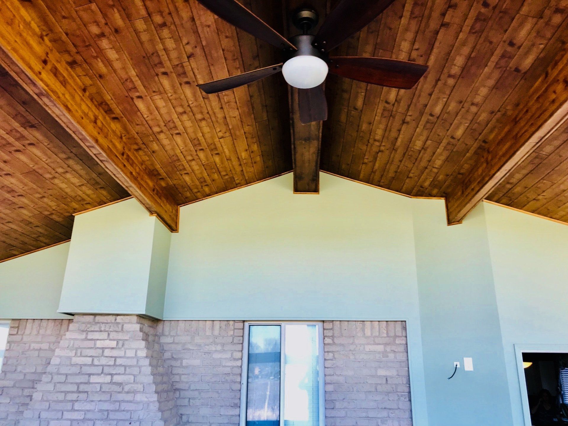 Ceiling fan inside a sunroom