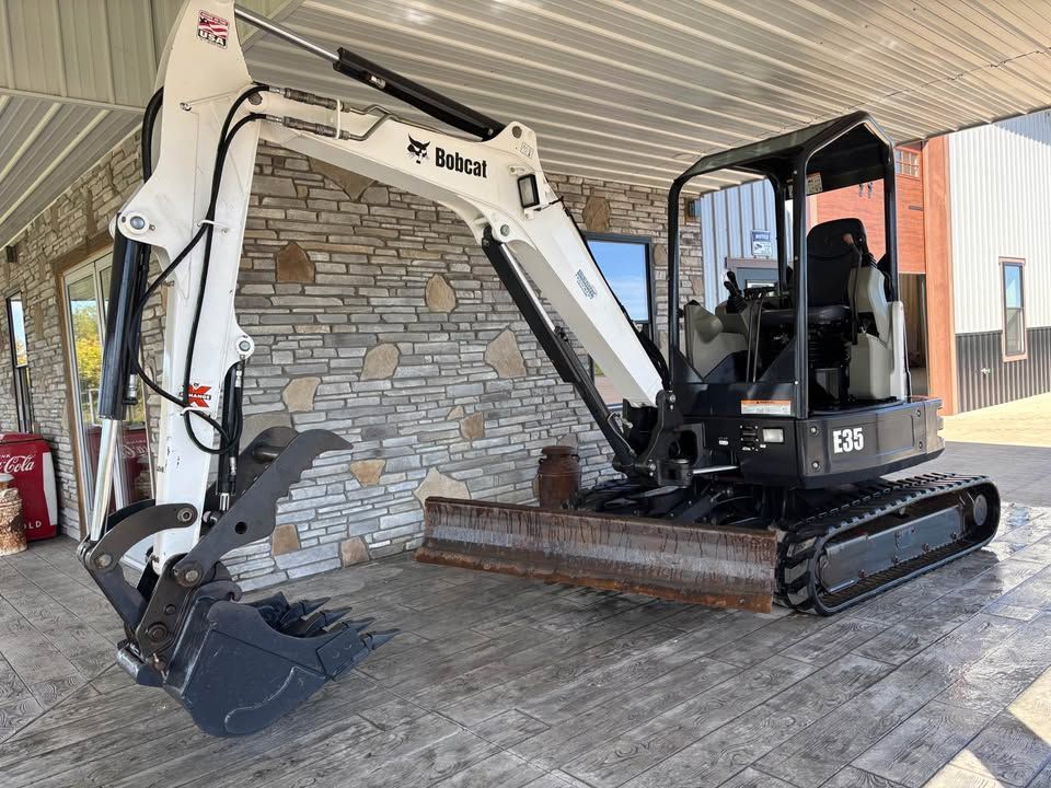 2017 angle blade bobcat e35 excavator