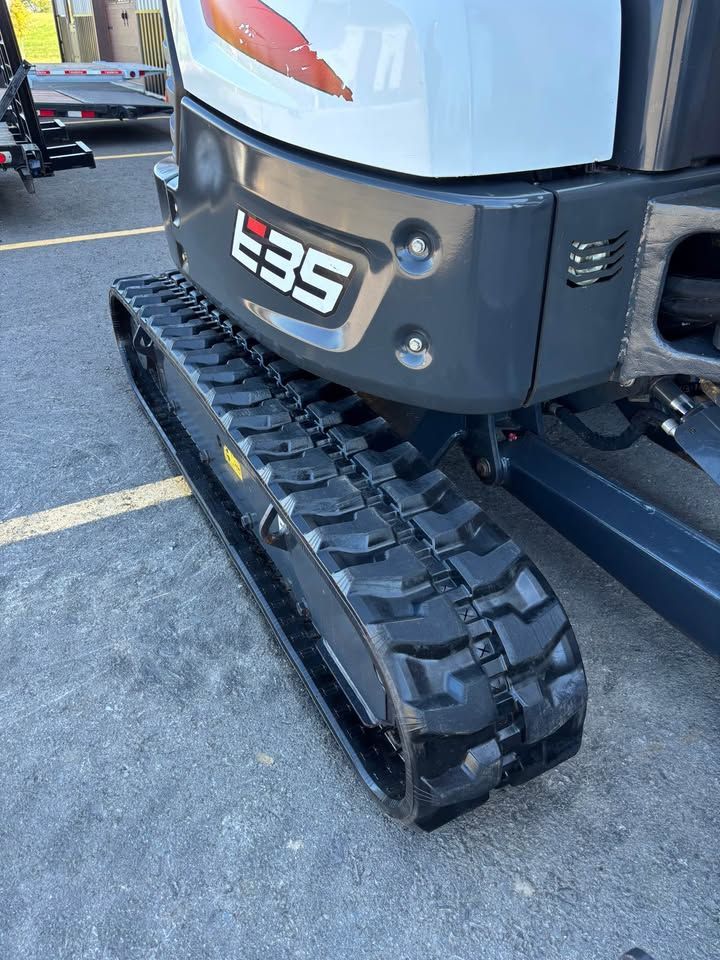 2019 672 hour bobcat excavator e35