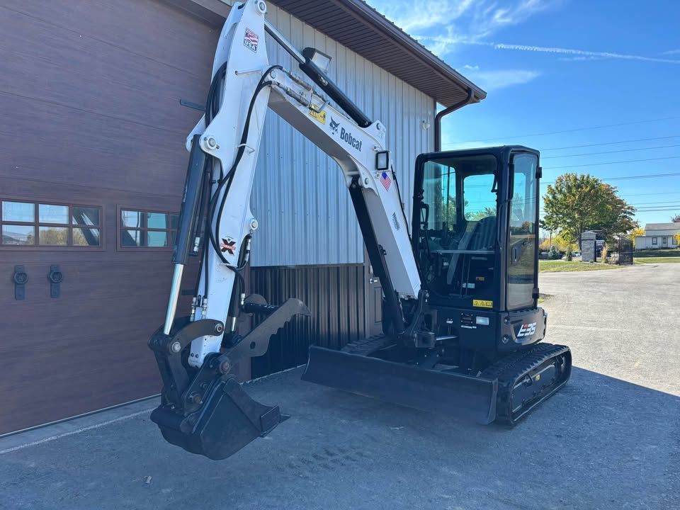 2019 672 hour bobcat excavator e35