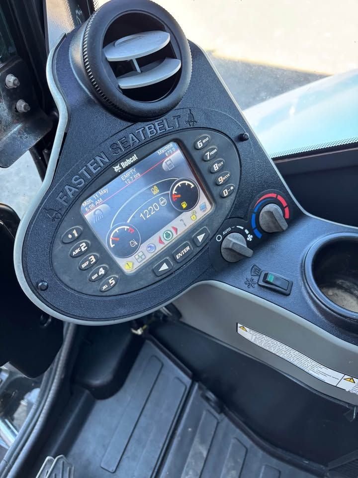 2019 672 hour bobcat excavator e35