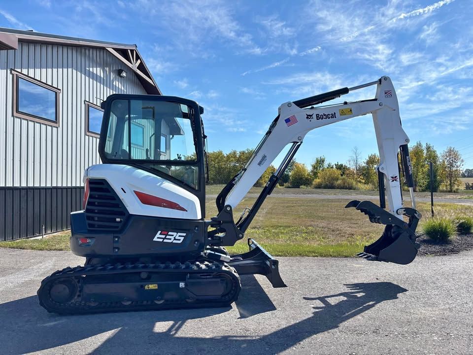 2019 672 hour bobcat excavator e35