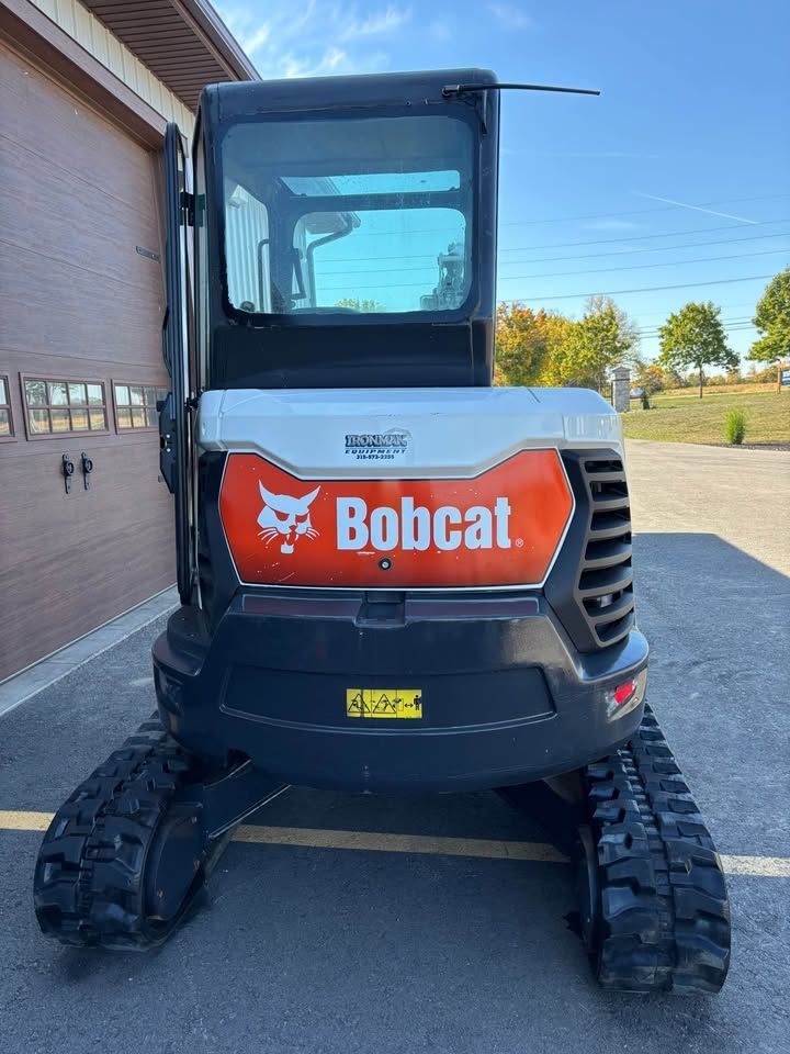2019 672 hour bobcat excavator e35