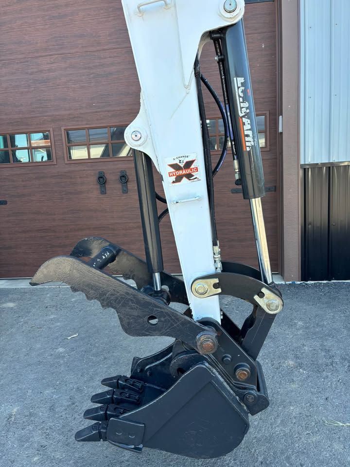 2019 672 hour bobcat excavator e35
