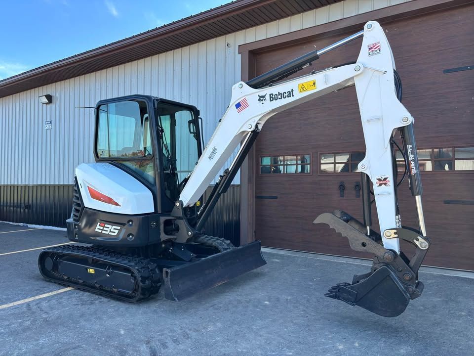 2019 672 hour bobcat excavator e35