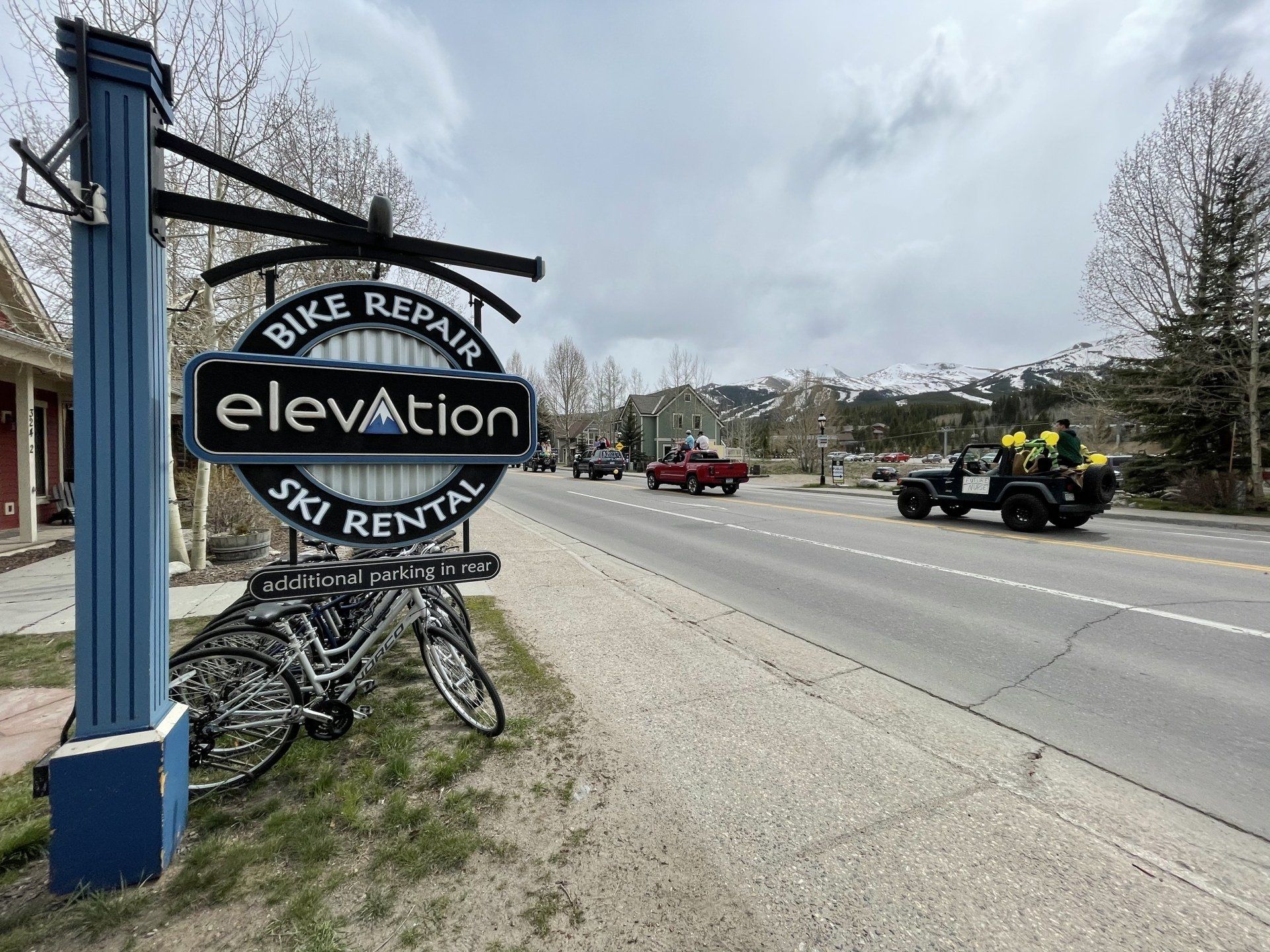 Parade outside Elevation Ski & Bike, Breckenridge, CO.