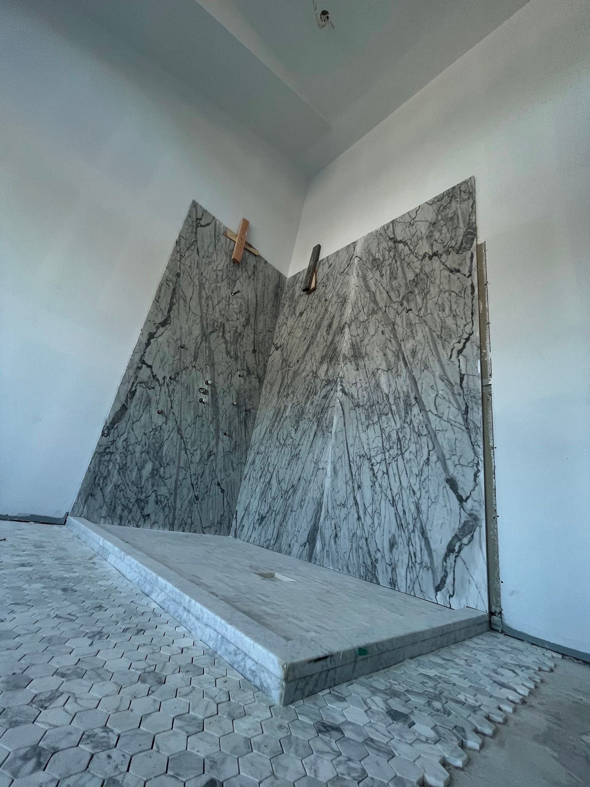 A room with marble walls and a tiled floor