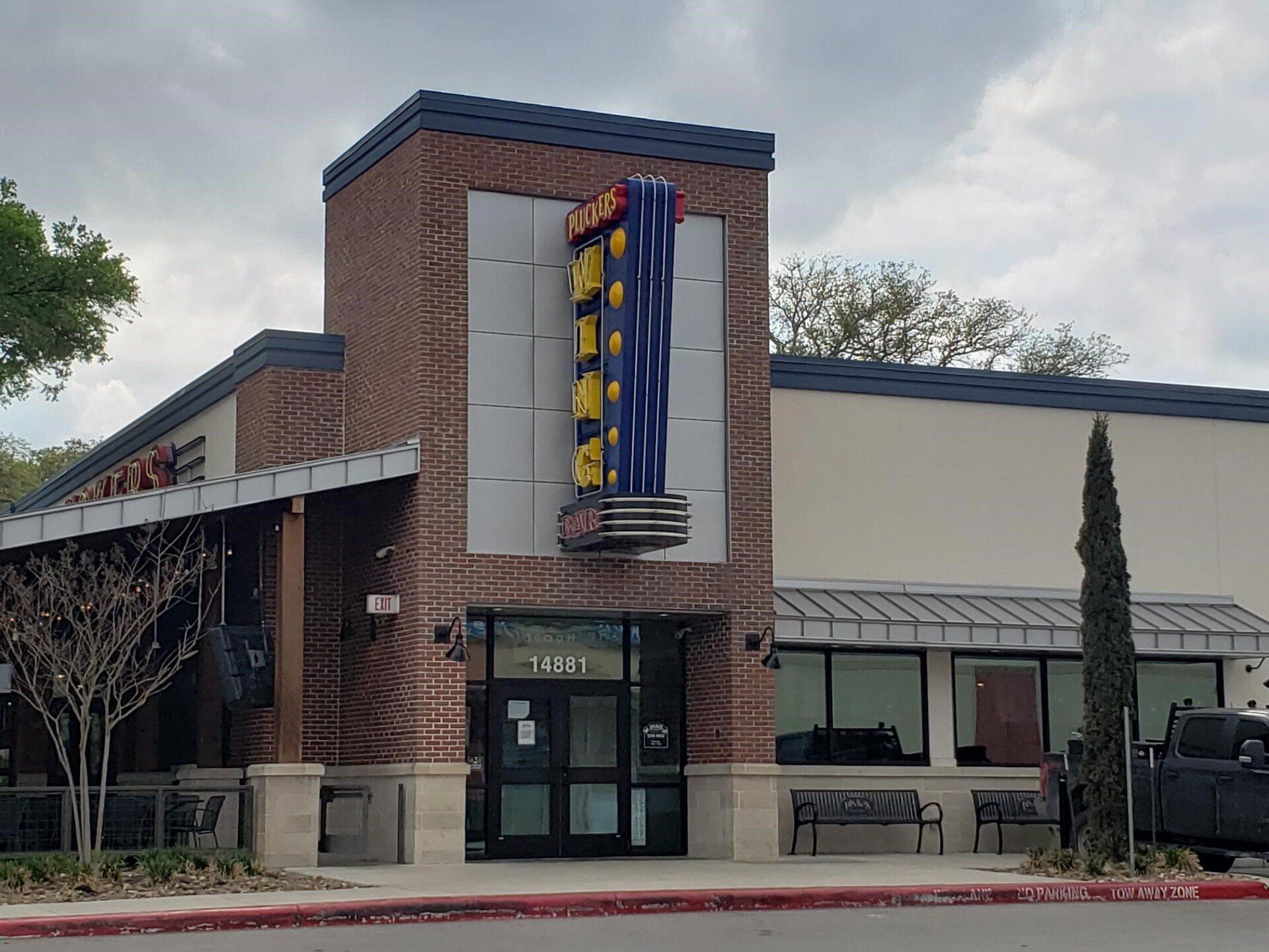 Plucker’s Wing Bar - Forum Point – Selma (San Marcos)