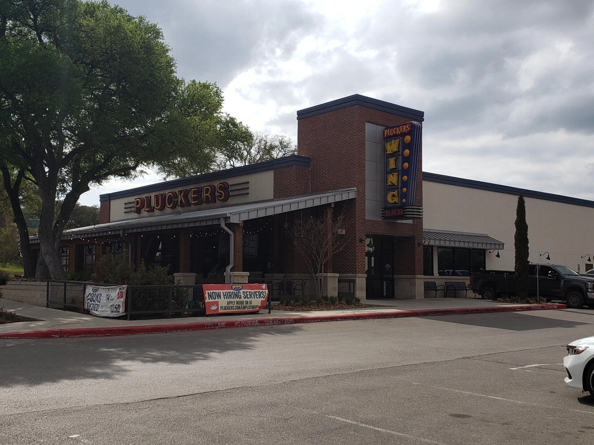 Plucker’s Wing Bar - Forum Point – Selma (San Marcos)