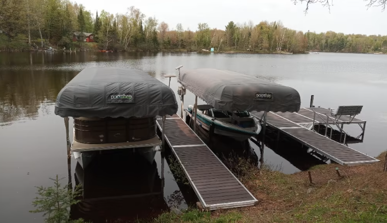 A couple of boats are docked at a dock on a lake
