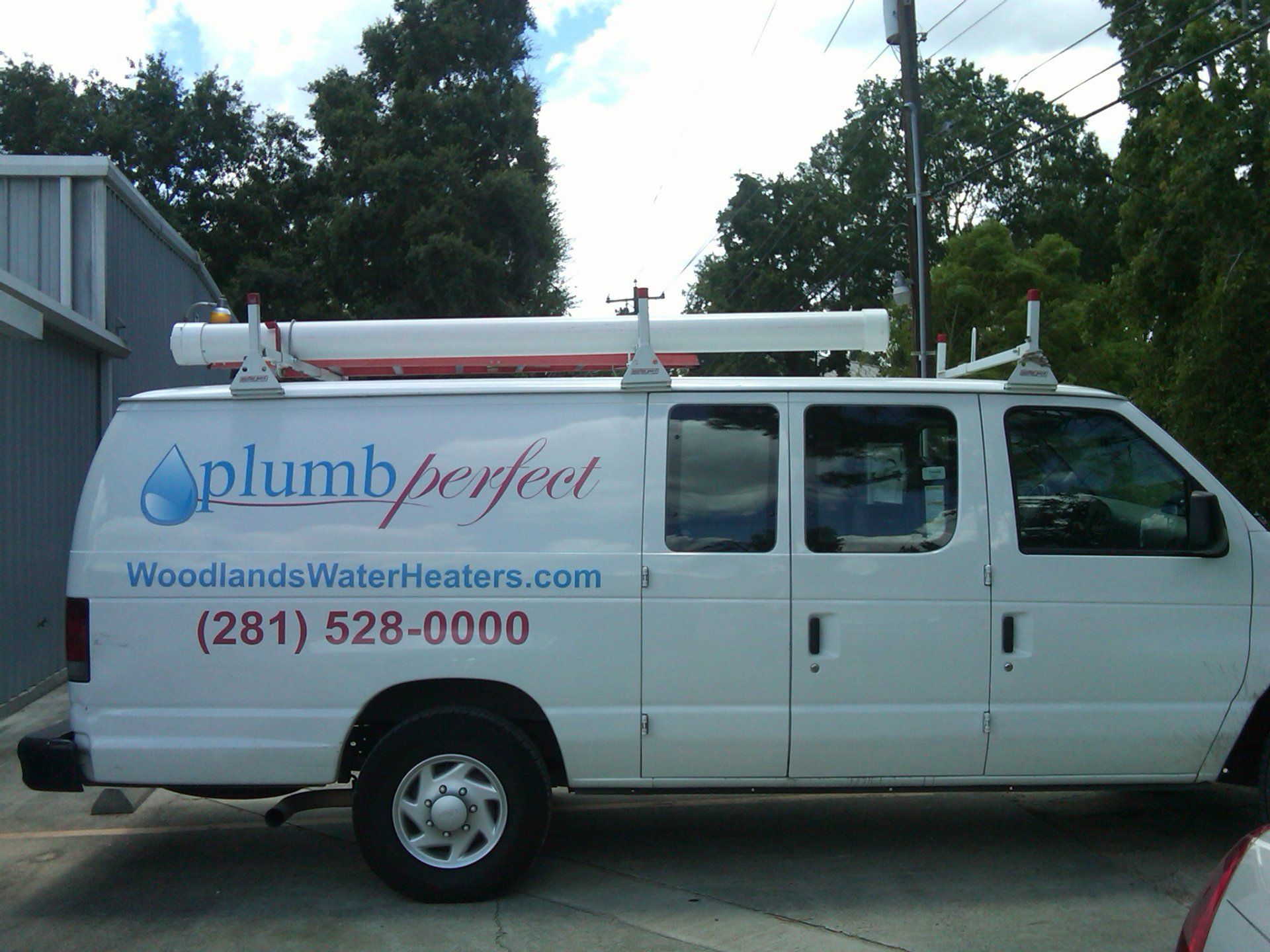 PLUMP PERFECT CAR SIDE