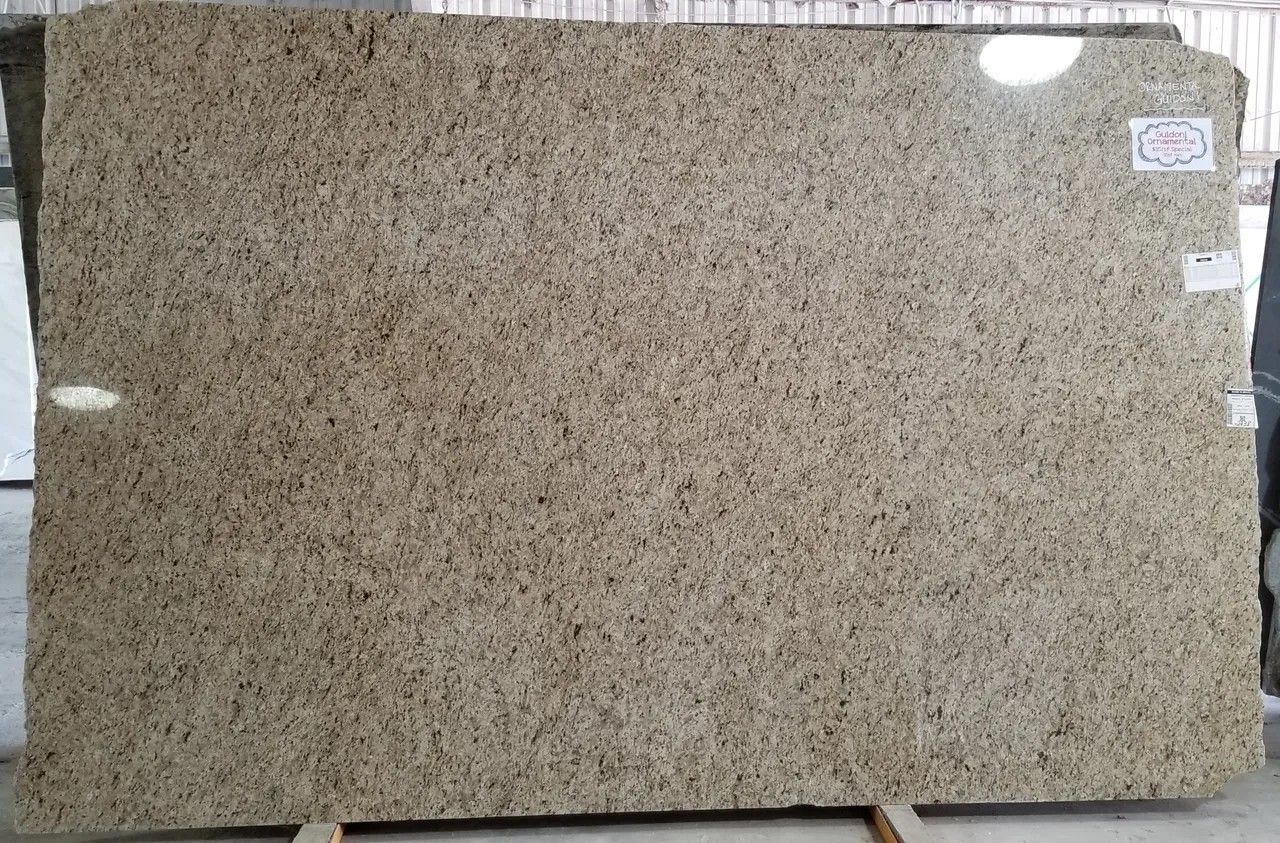 A large slab of granite is sitting on top of a wooden pallet.