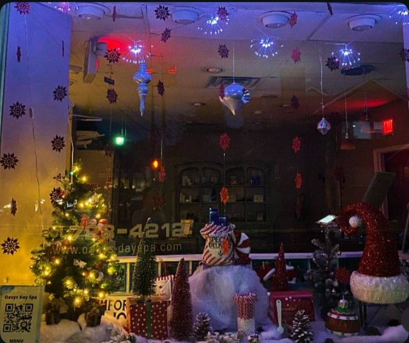 Holiday lights and decorations at Oasys Day Spa