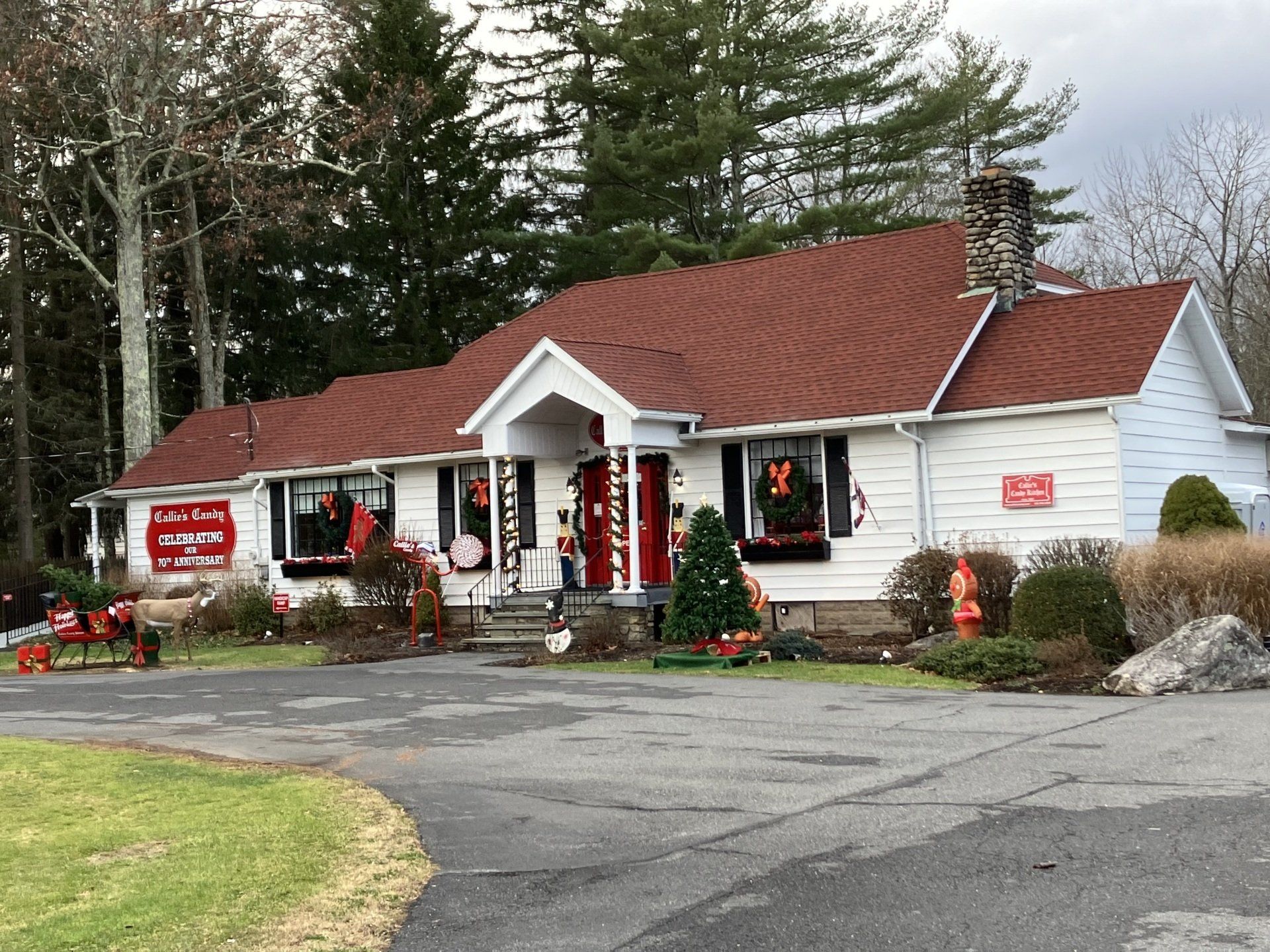 Callie's Candy Kitchen Christmas Decor