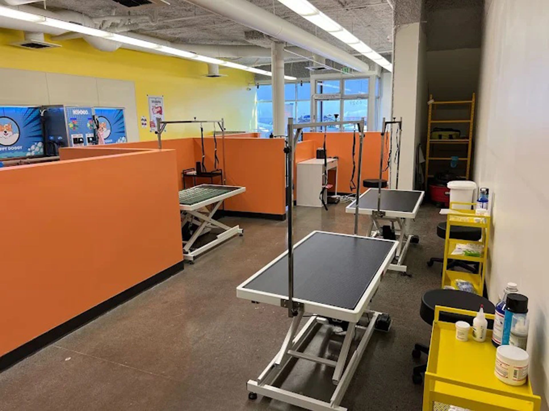 A room with a bunch of tables in it