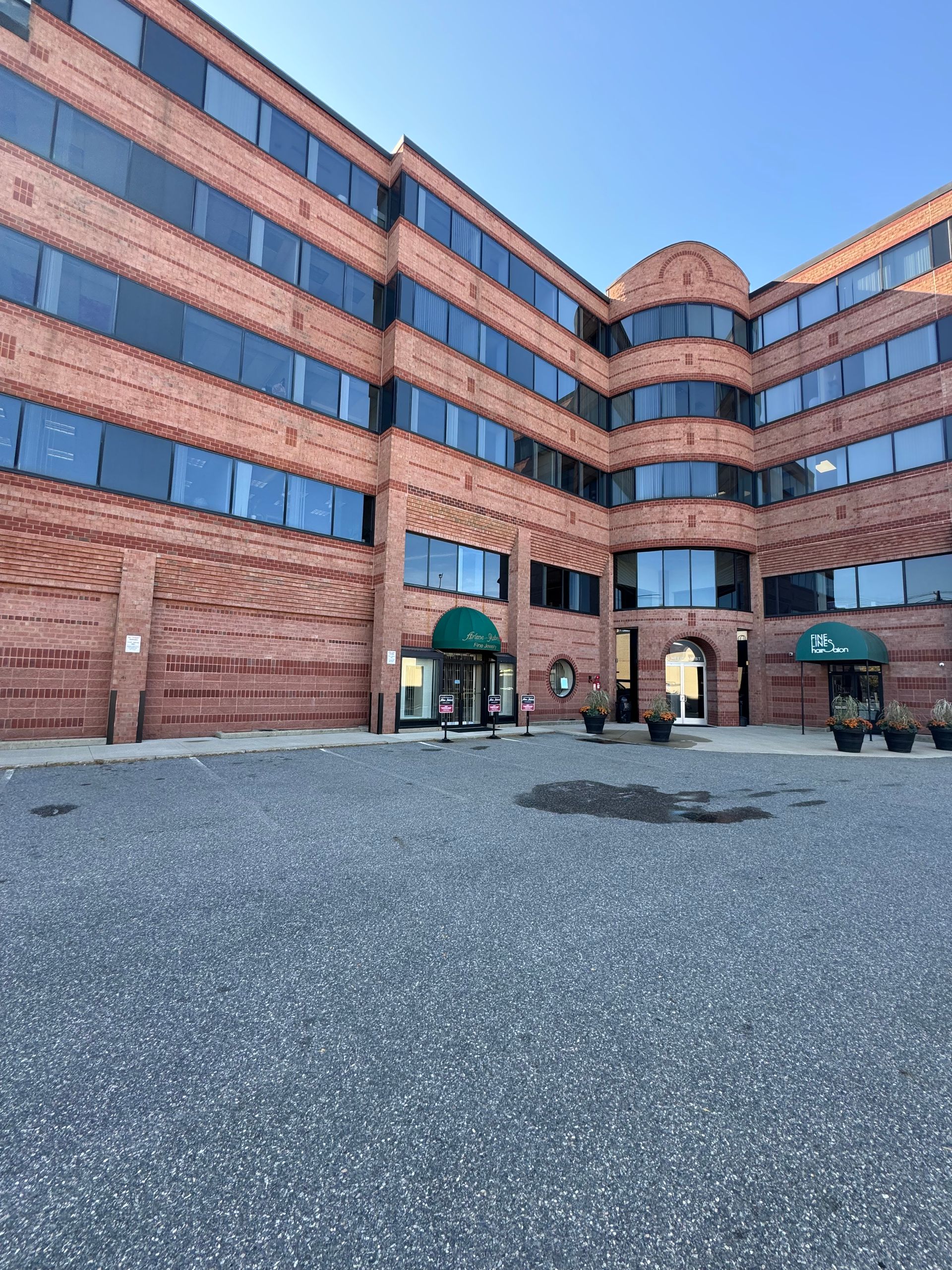 A large brick building with a lot of windows.