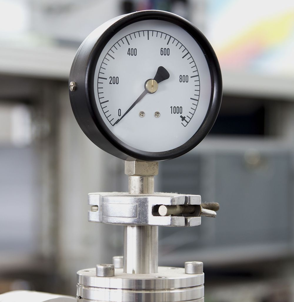 A close up of a pressure gauge 