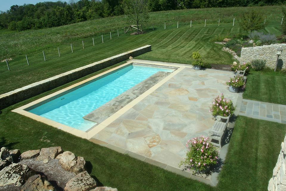 Concrete swimming pool