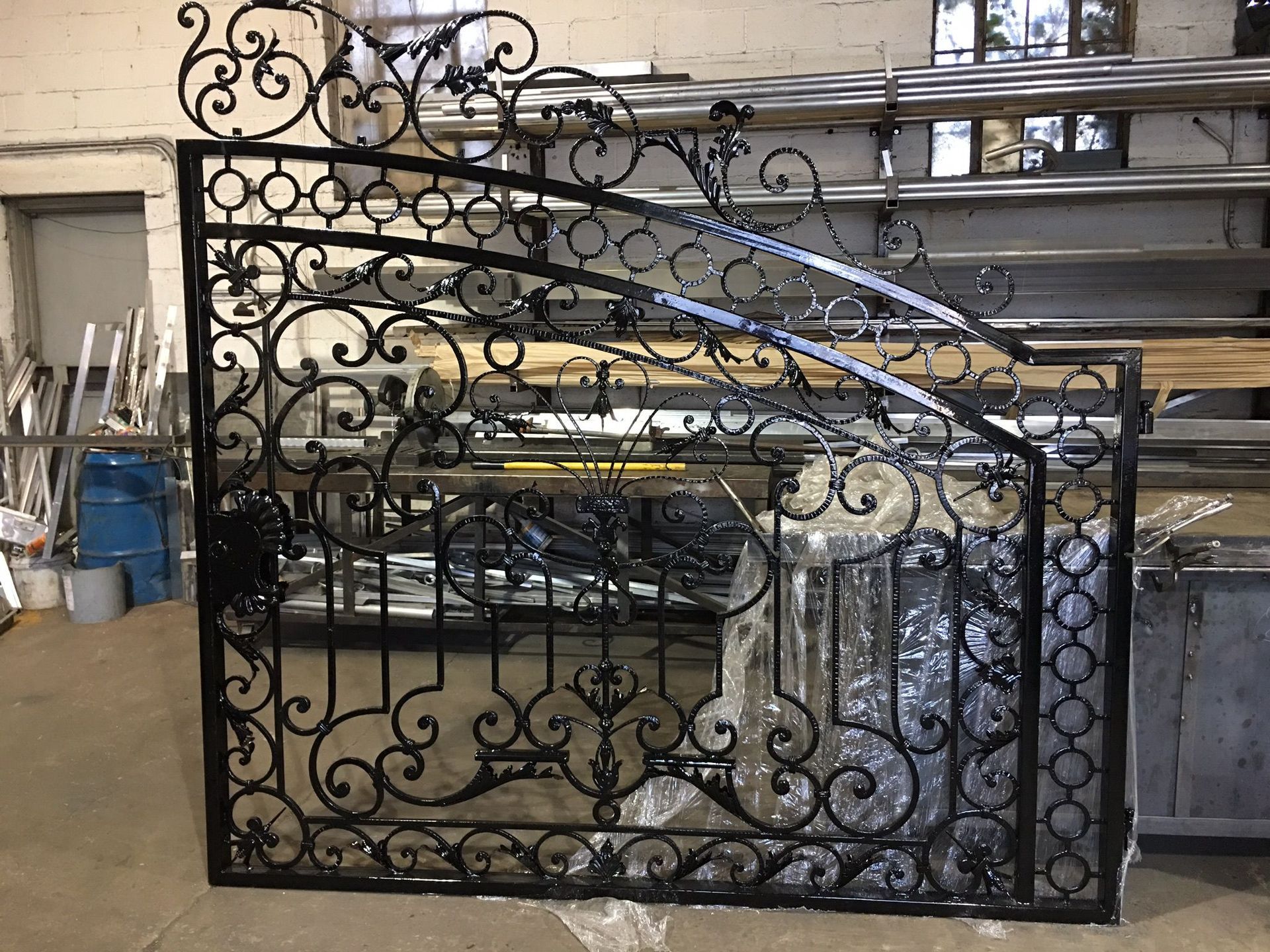 metal gate design