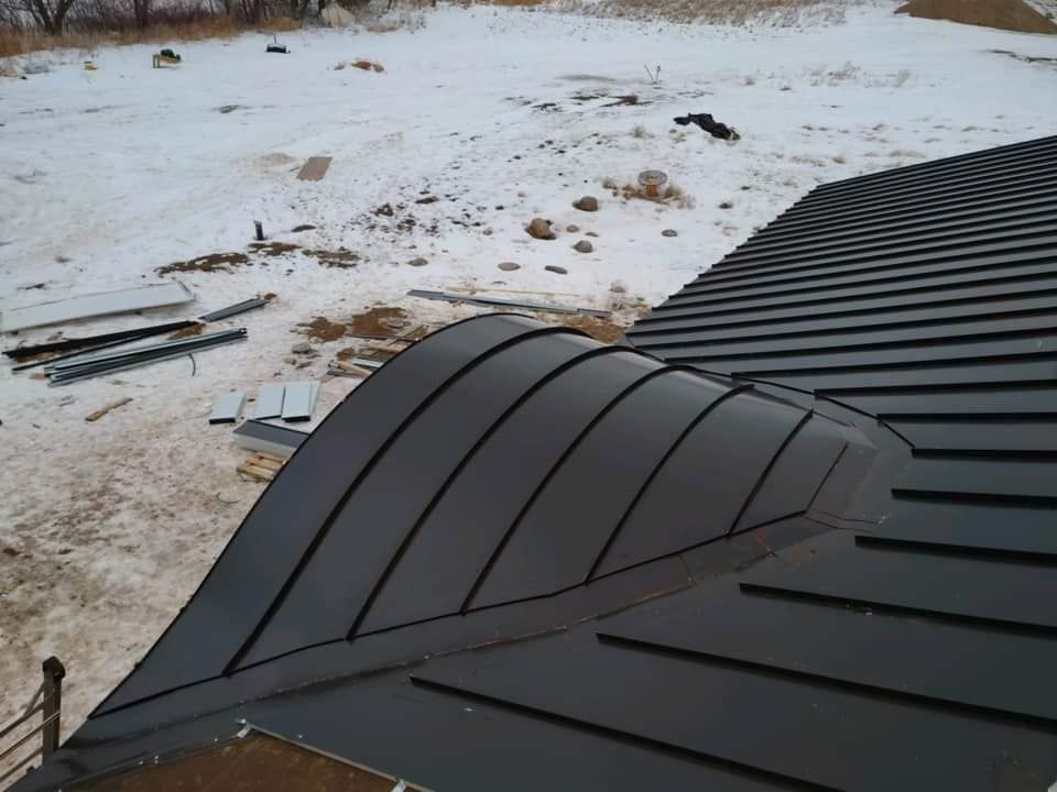 A black roof is being built in the snow
