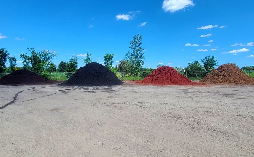 Mounts of mulch