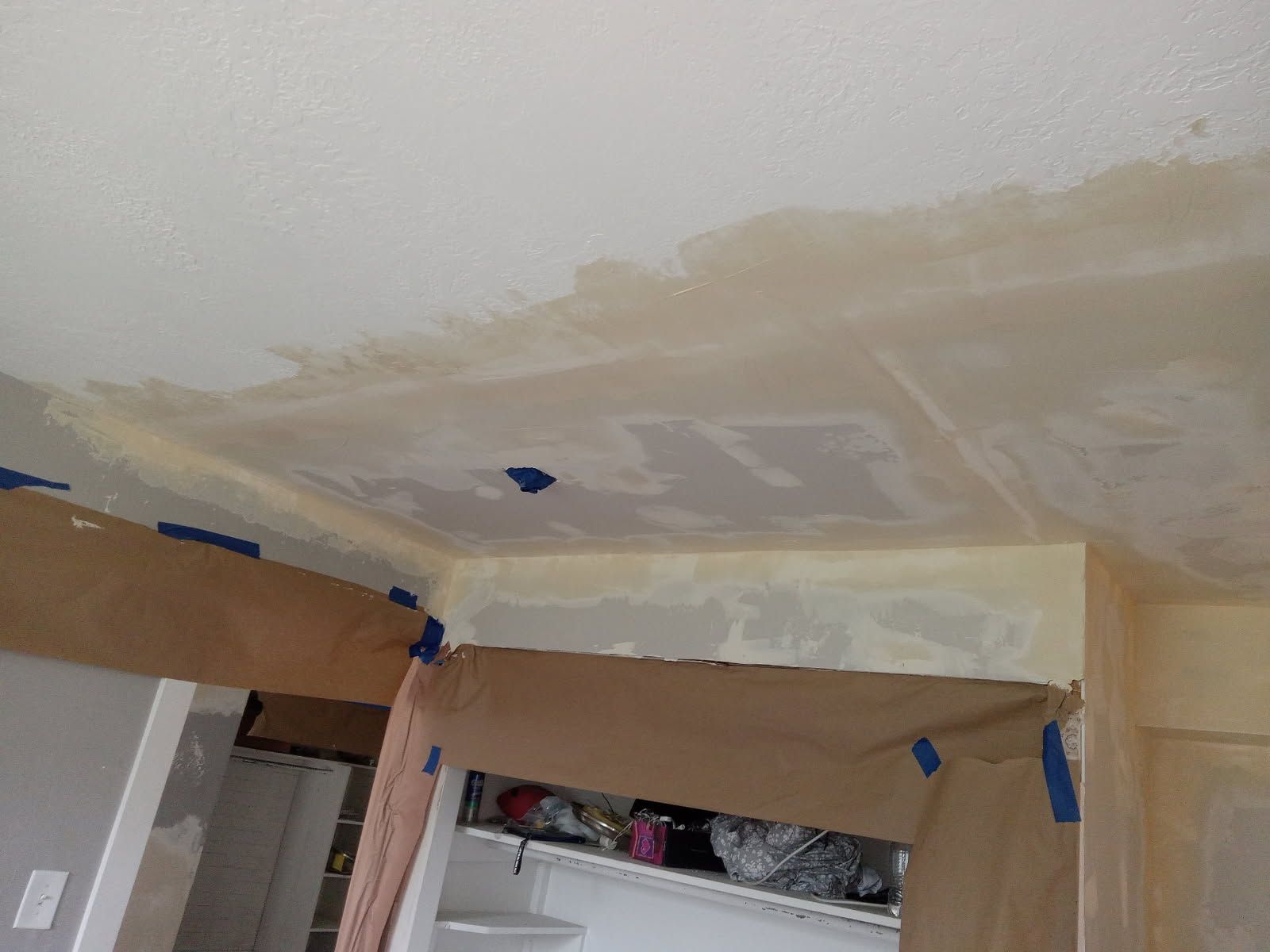 A room with a ceiling that has the number 37 on it