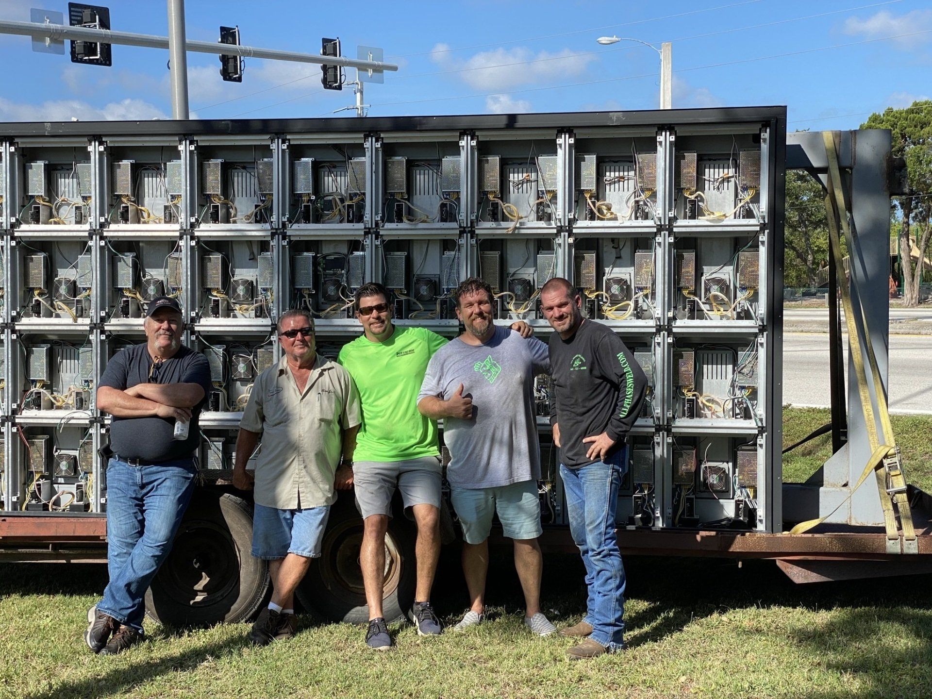 Speed king signs employees