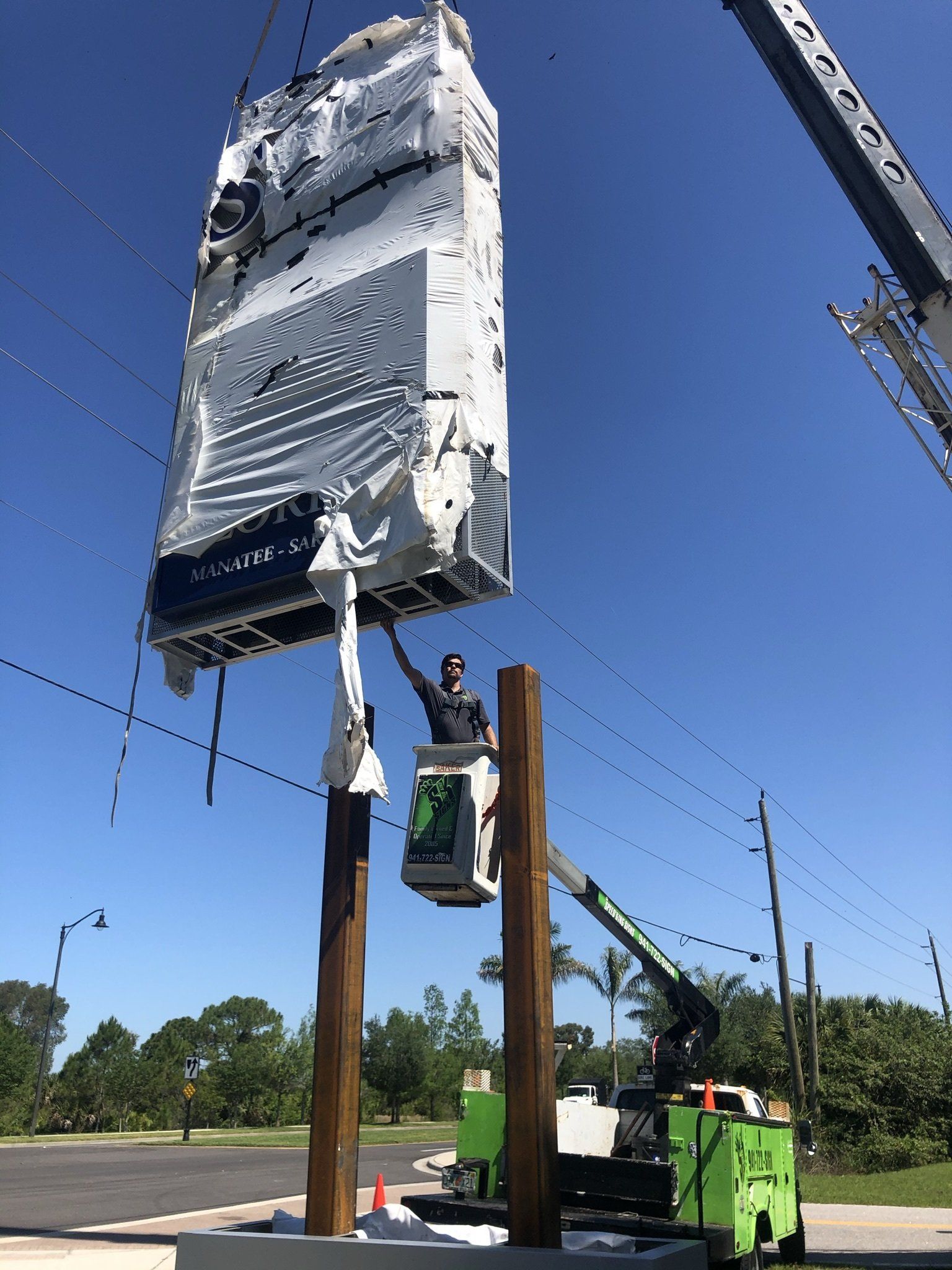Installing a signage