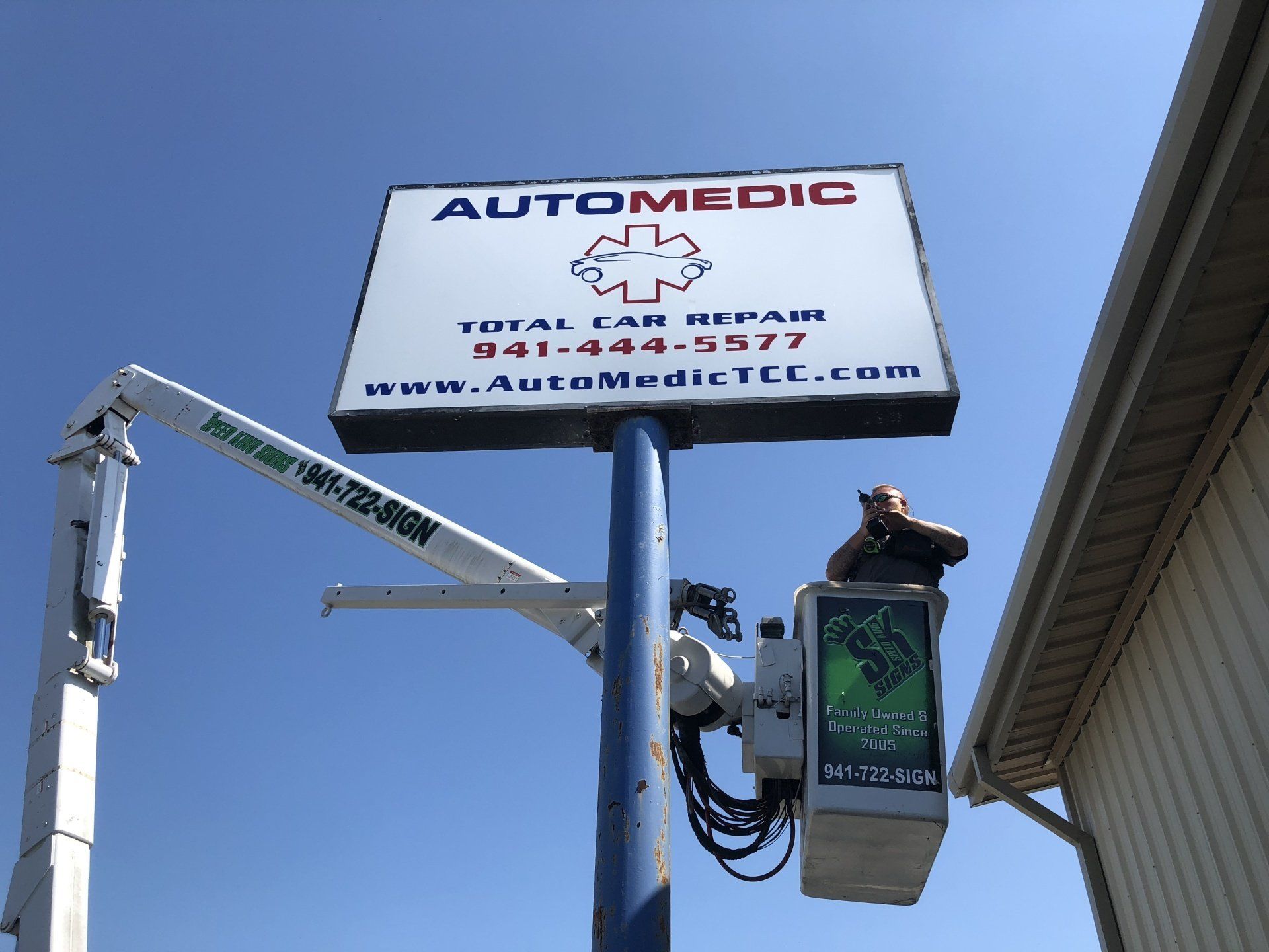 Installing a signage