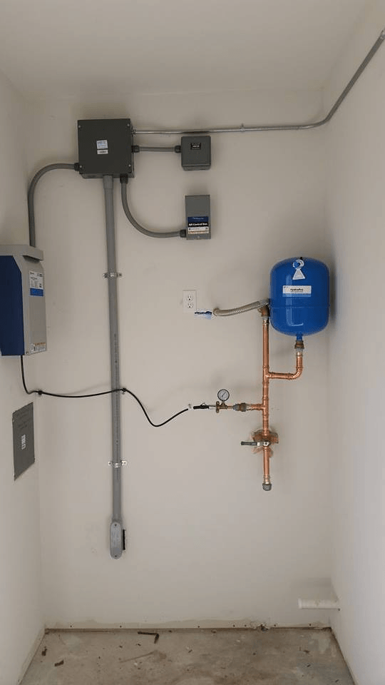 Submersible pumps to pump water