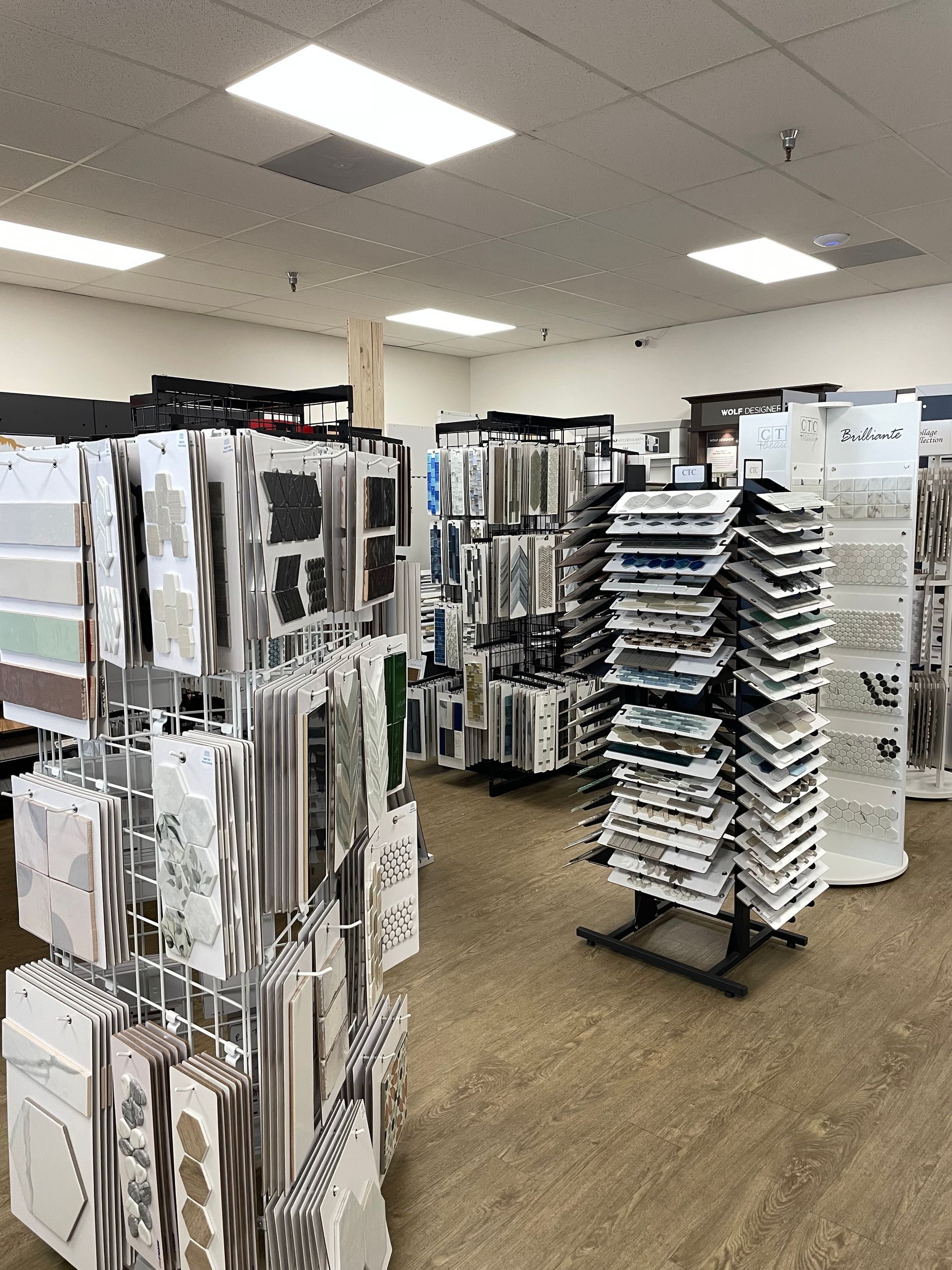 A large room filled with lots of shelves and displays.