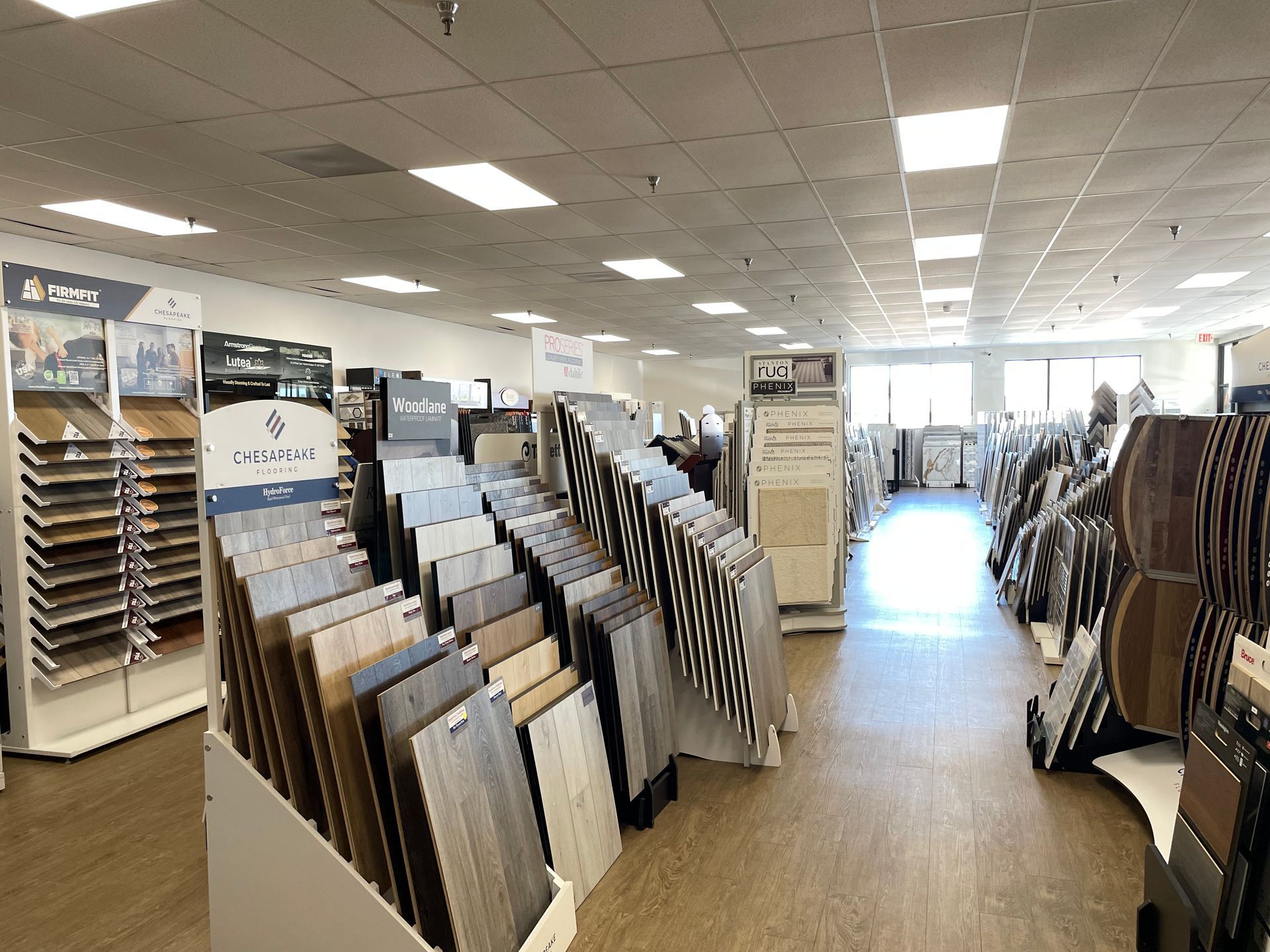 A large room filled with lots of tiles and carpets.