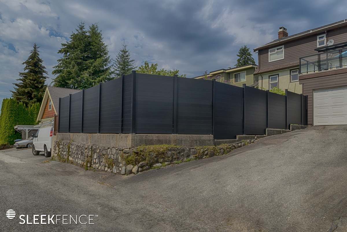 Sleek horizontal aluminum privacy fence for a residential property