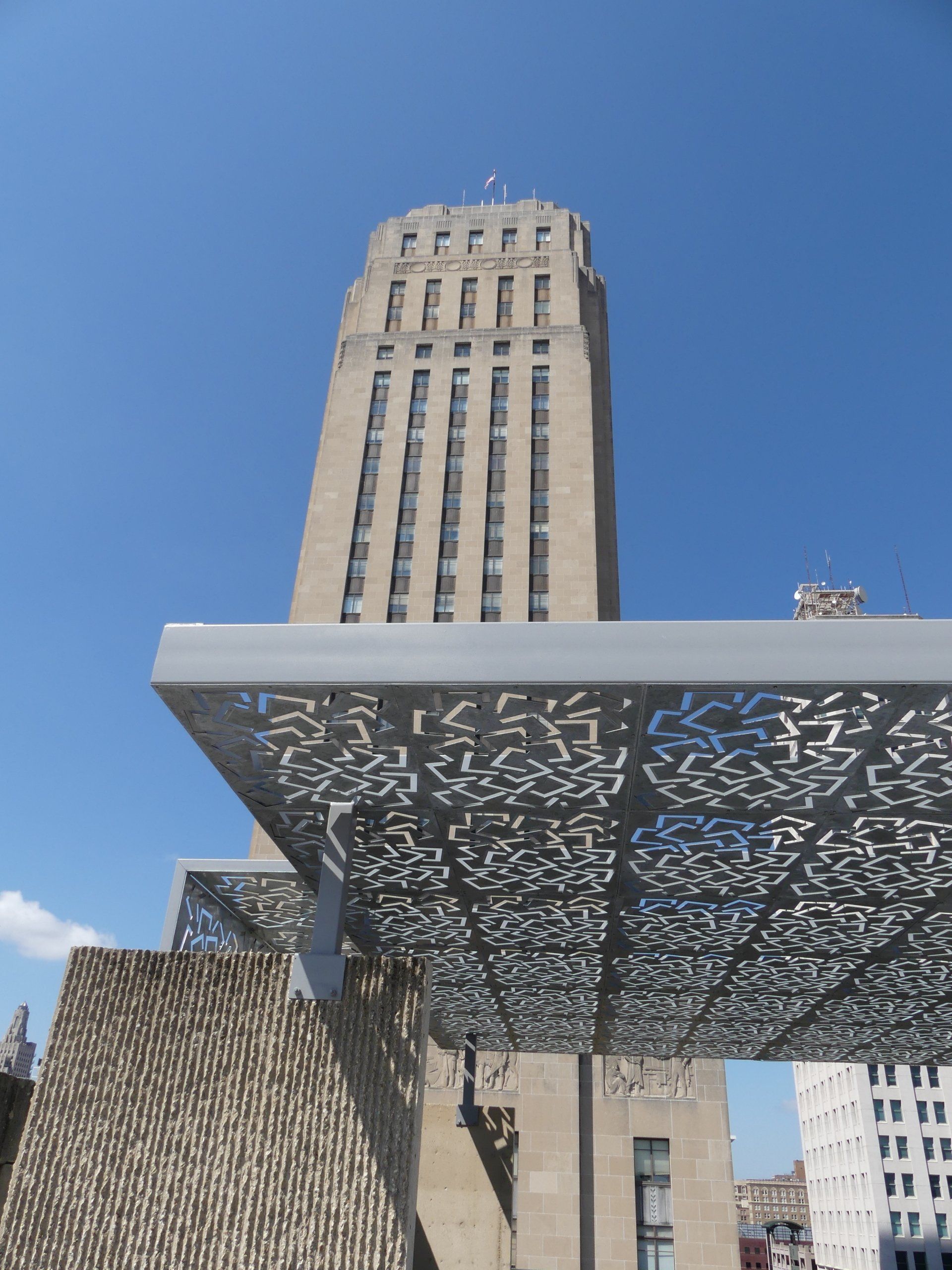 A very tall building with a blue sky in the background