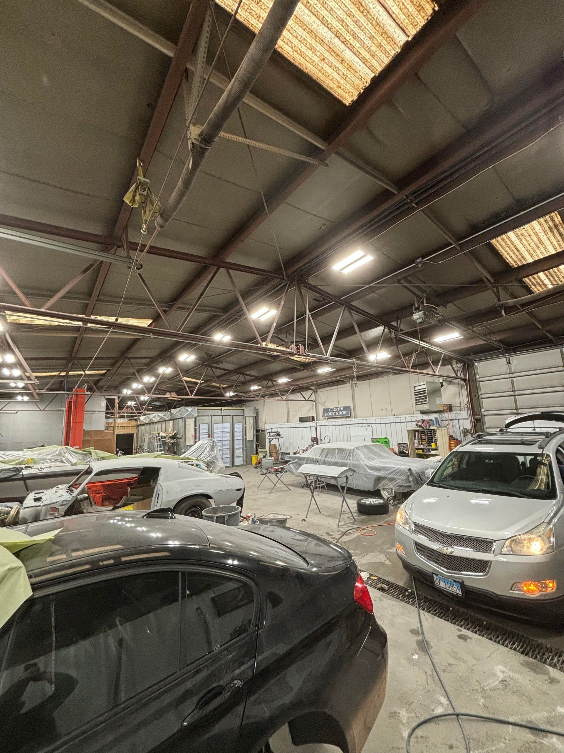 a lot of cars are parked in a garage