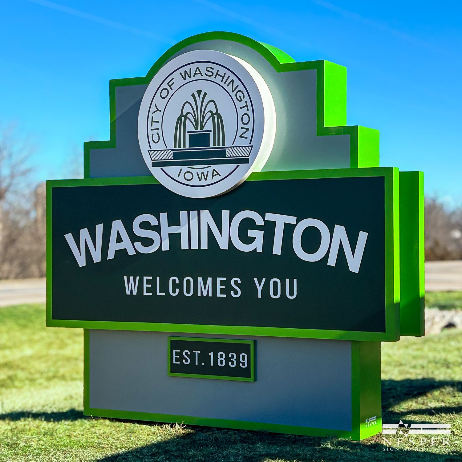 Welcome sign for Washington, Iowa, featuring the city name, seal, and