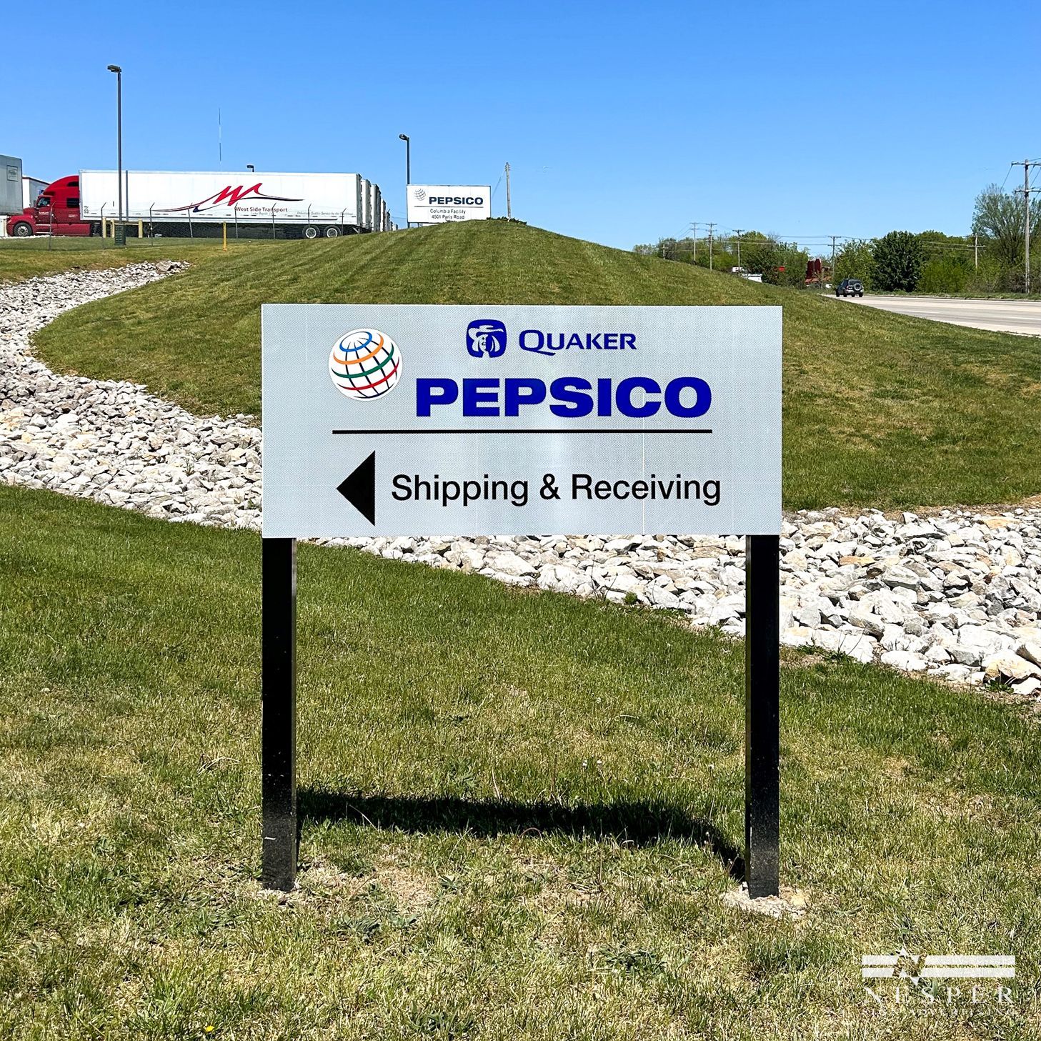 Sign for PepsiCo/Quaker Shipping & Receiving. Shows an arrow pointing left.