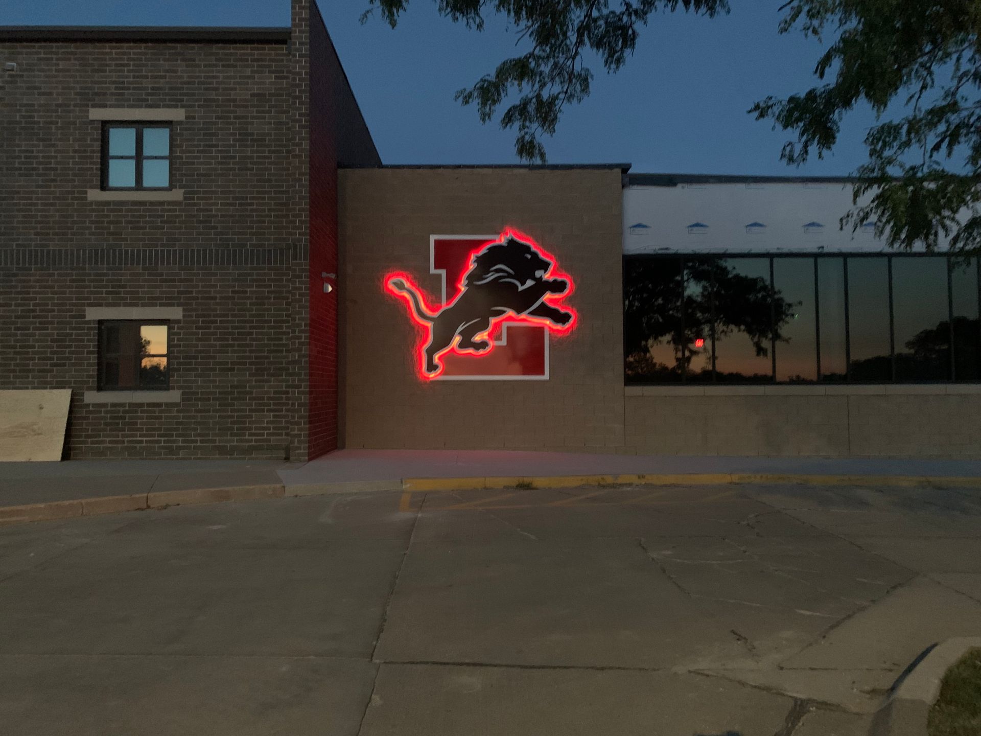 A building with a lion on the side of it