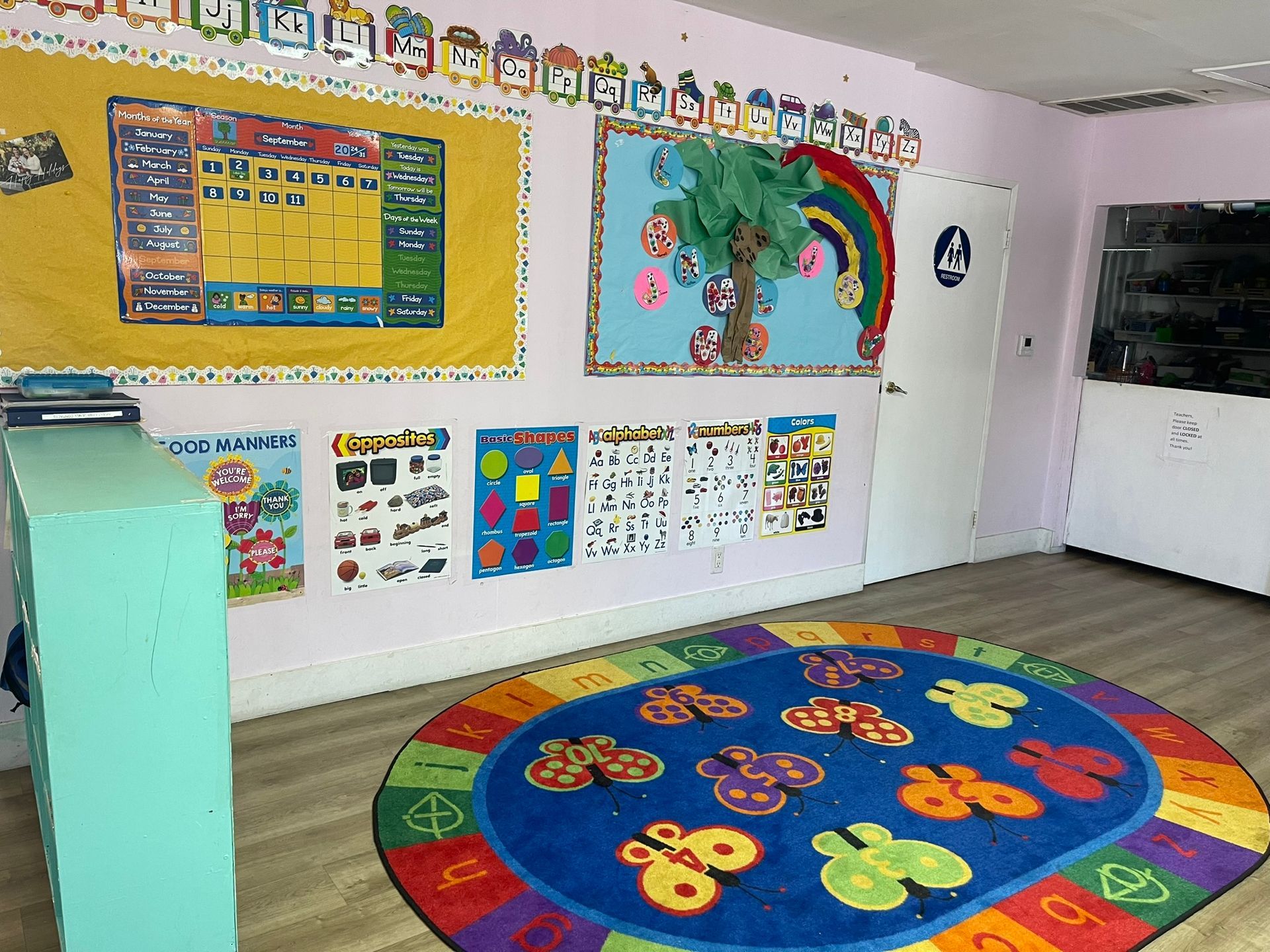 There is a colorful rug in the middle of the room.