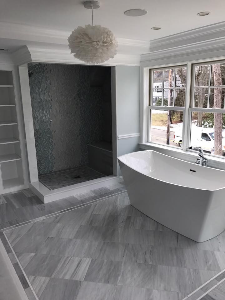 Bathroom tub