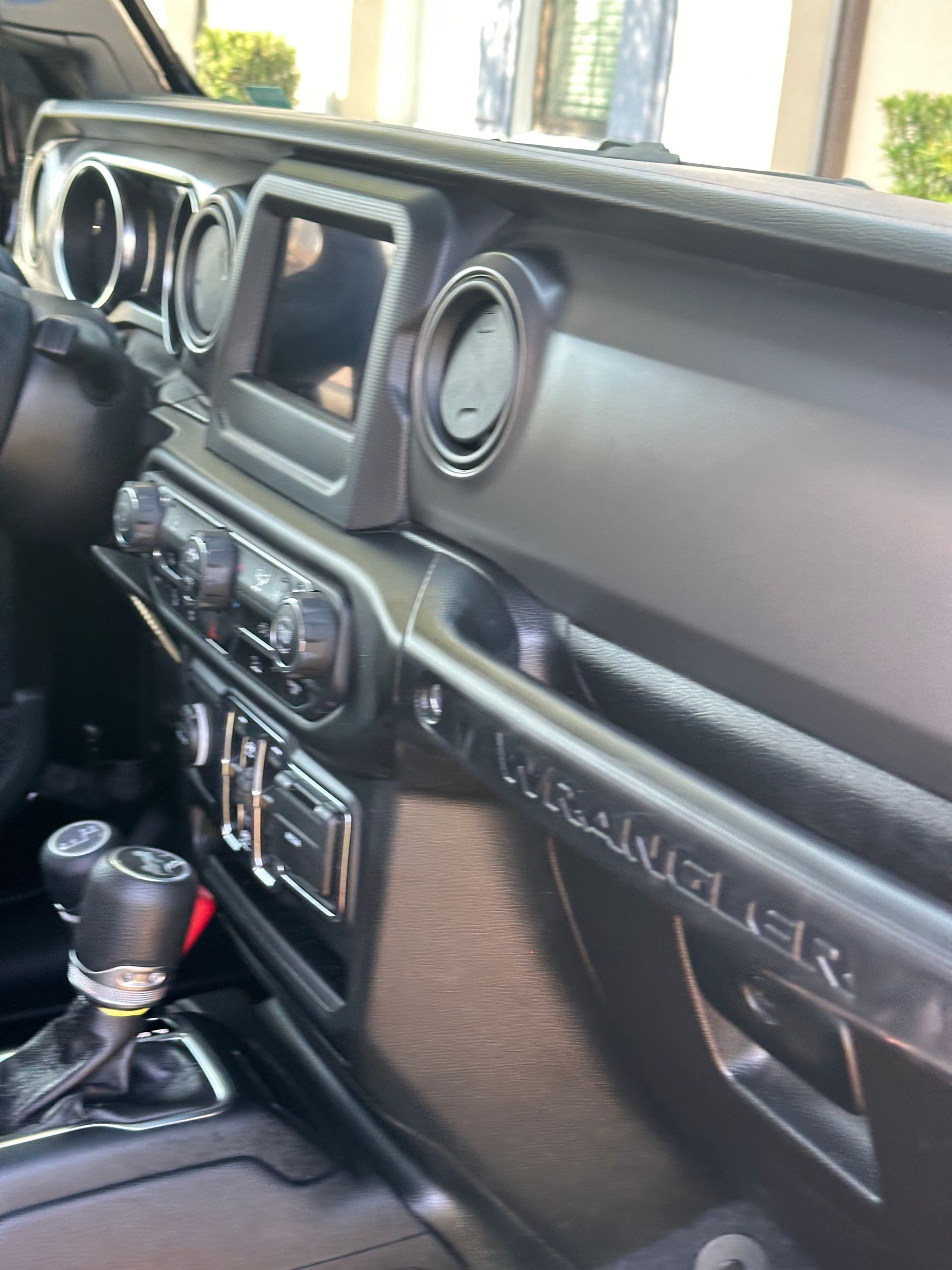The interior of a jeep wrangler is shown