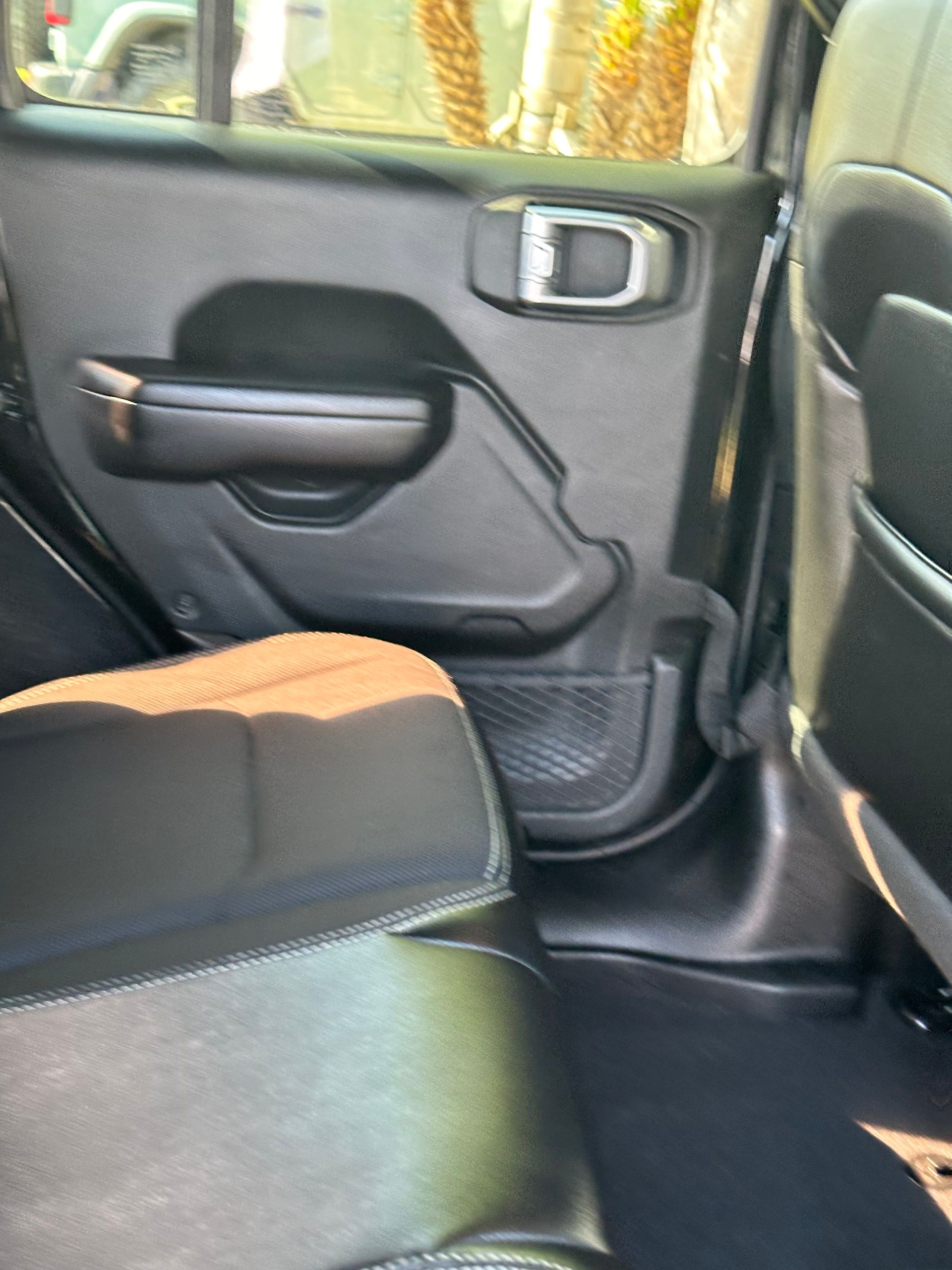 A car door with a letter d on it