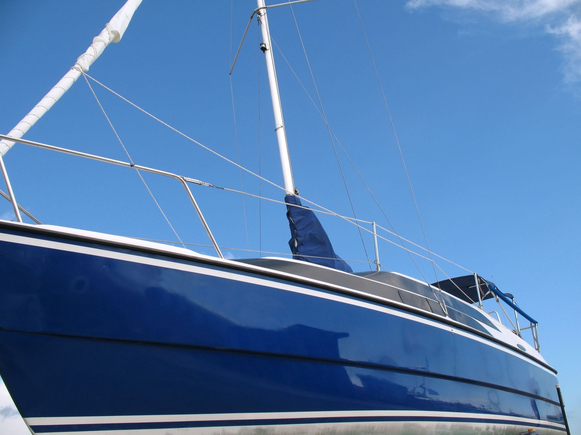 How to Spot Early Signs of Hull Damage and When to Get Boat Repairs