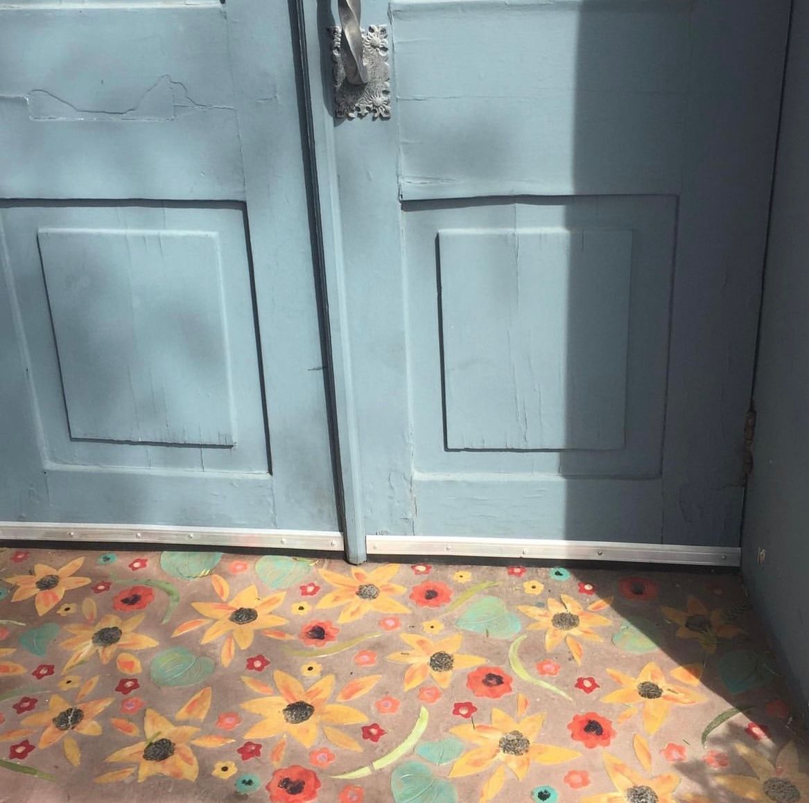 Flooring with flower design