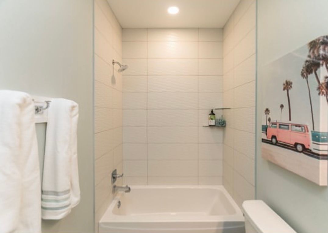 Restroom with bath tub