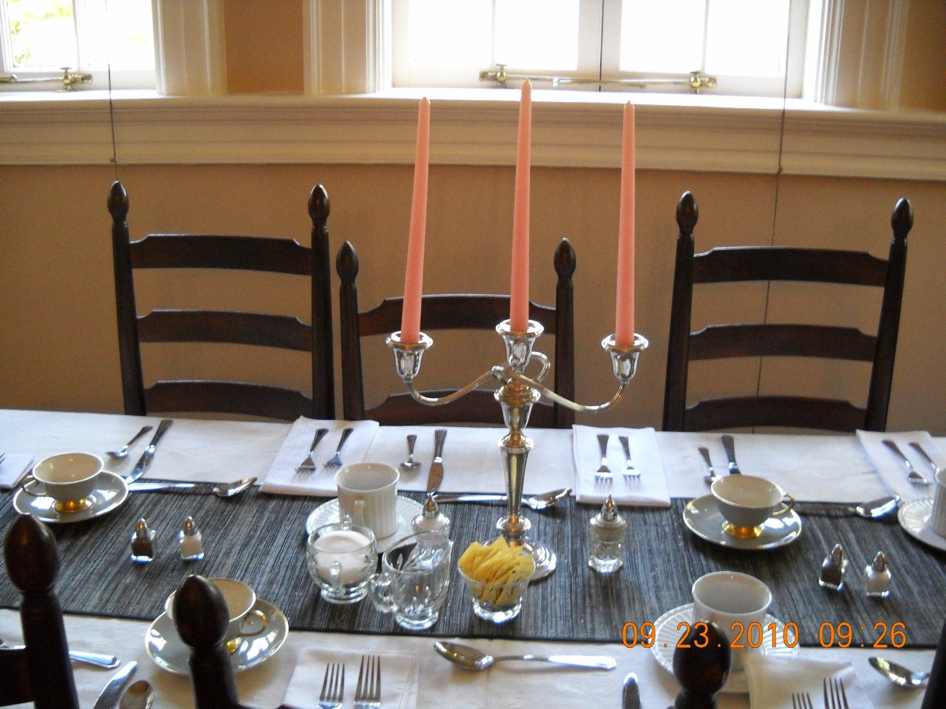 Table arrangement