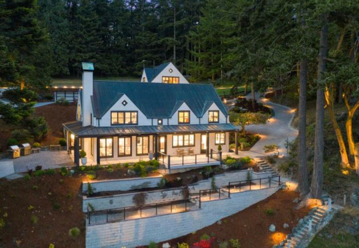 Elegant well-lighted house