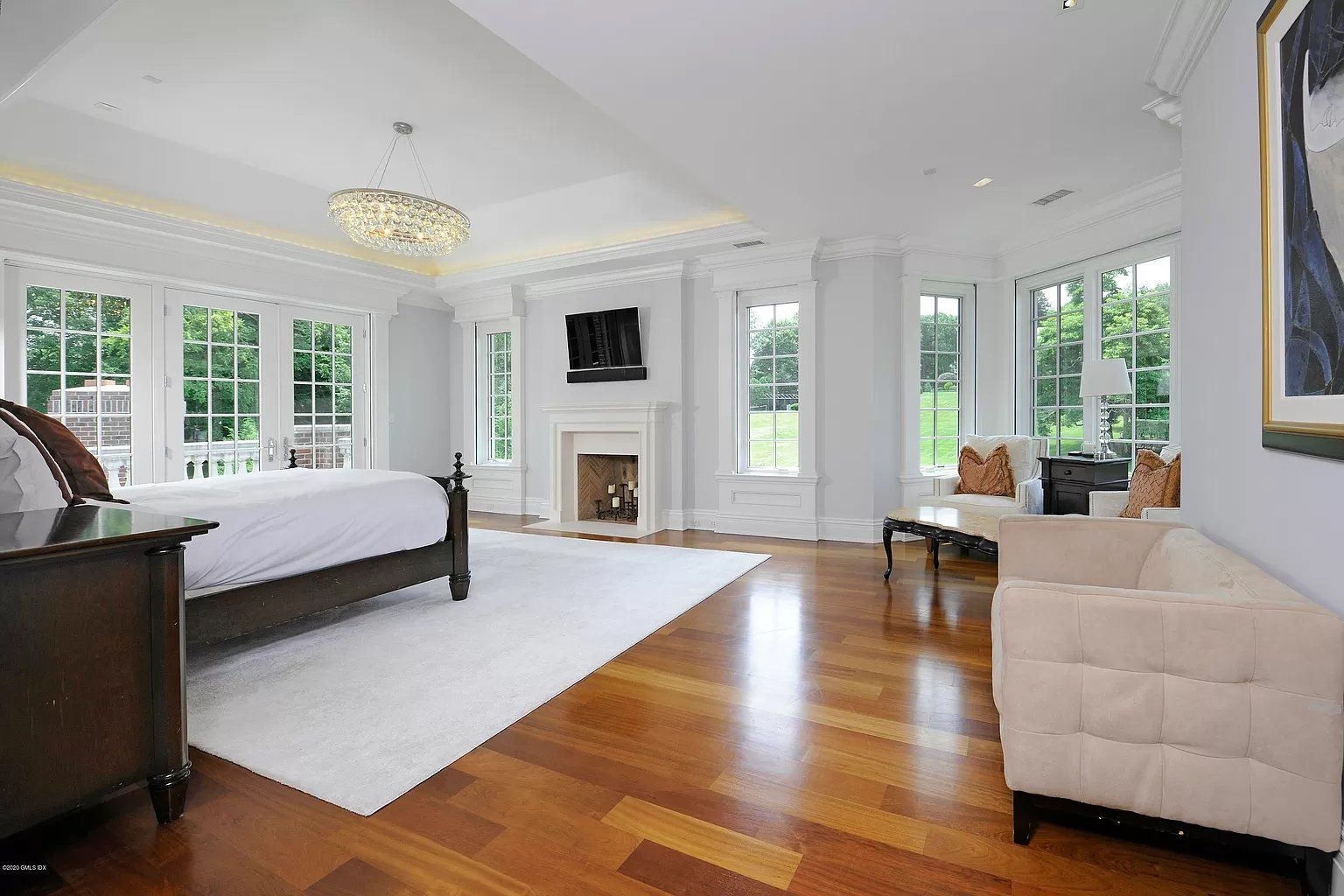Bedroom with white walls and ceiling