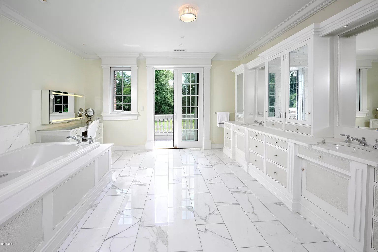 Huge bathroom with marble tiles