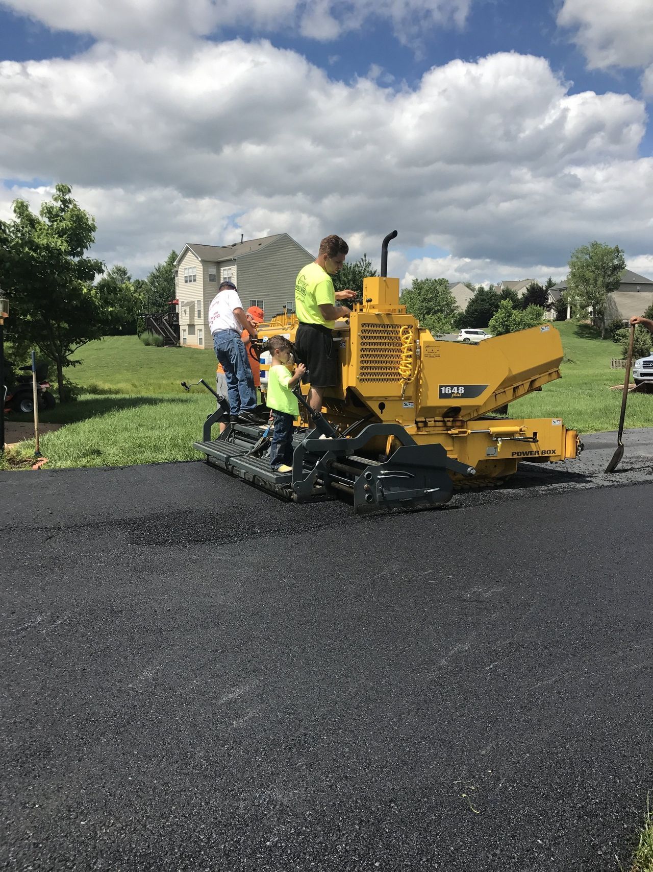 Asphalt paving